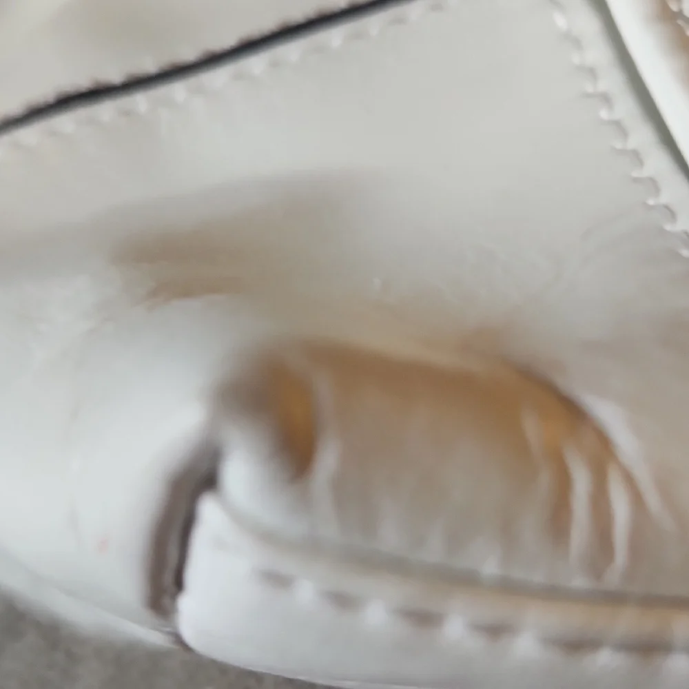 Giani Bernini White Leather Shoulder Tote - Picture 5 of 9